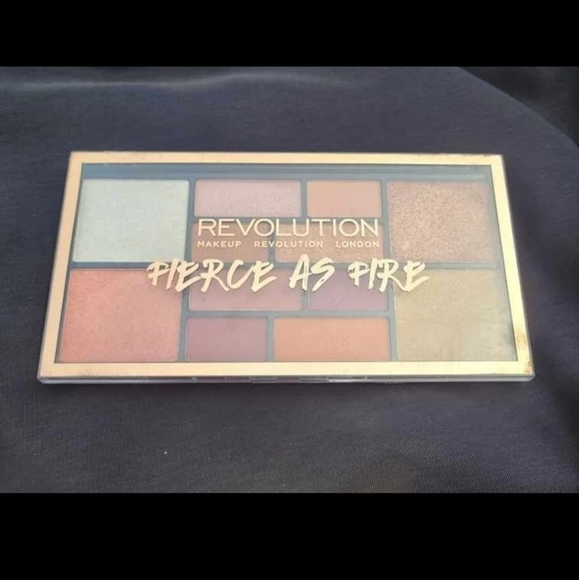 Revolution Fierce As Fire Eyeshadow Palette - Picture 3 of 6